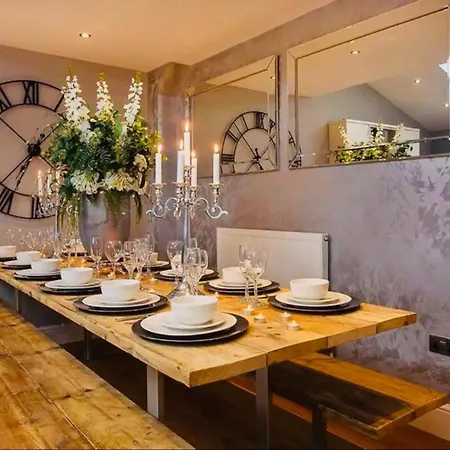 Barn Near With Hot Tub * York