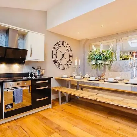 Barn Near With Hot Tub בית נופש *