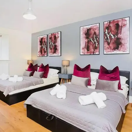 בית נופש Barn Near With Hot Tub *