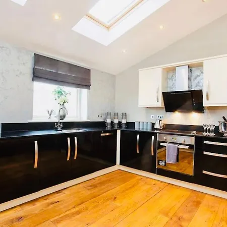 Holiday home Barn Near With Hot Tub *