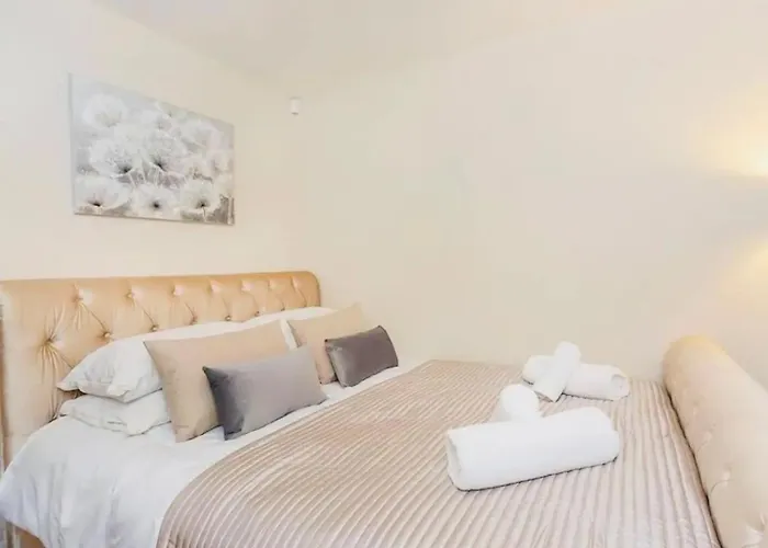 Barn Near With Hot Tub